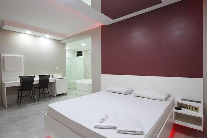 Room 4 of 33