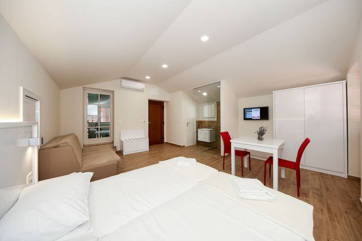 Room 12 of 39