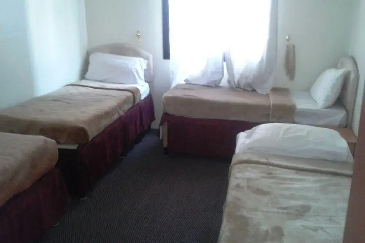 Room 4 of 16