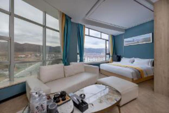 Room 7 of 9