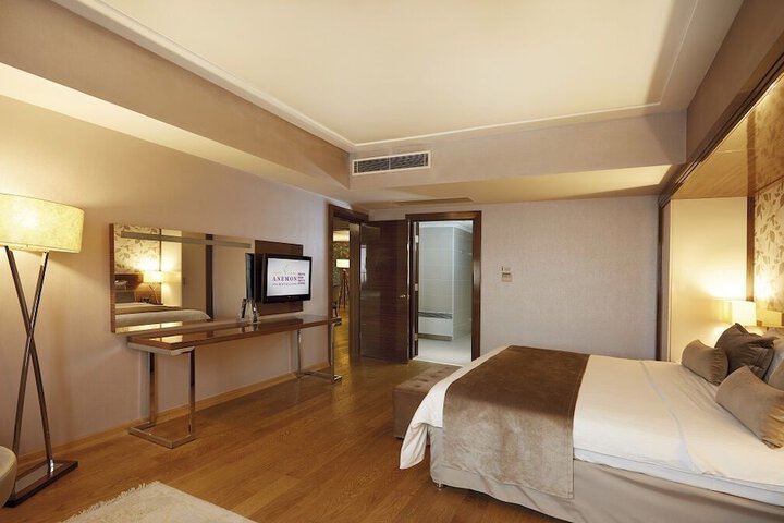Room 10 of 53