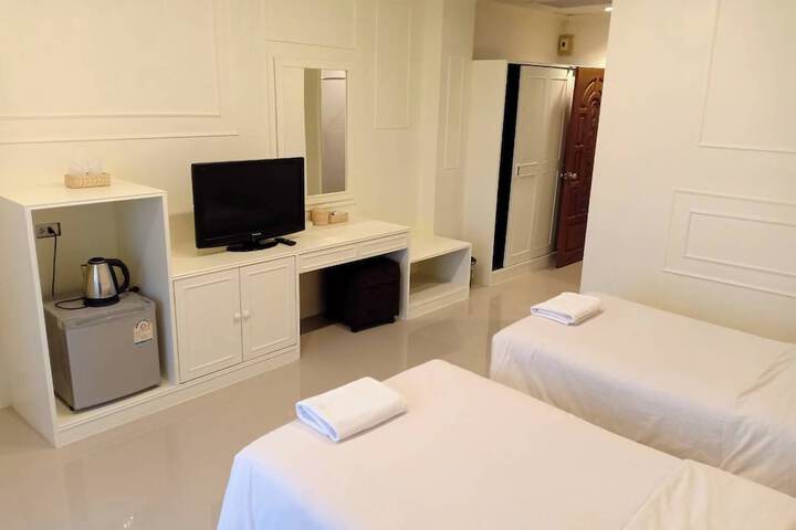 Room 7 of 32