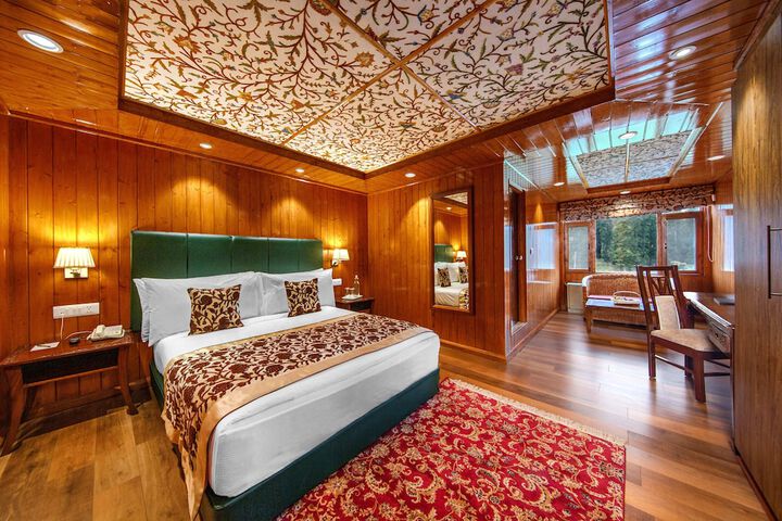 Room 4 of 27