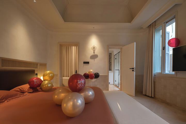 Room 18 of 85