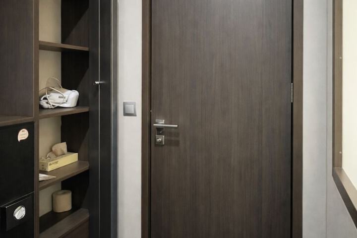 Room 72 of 96