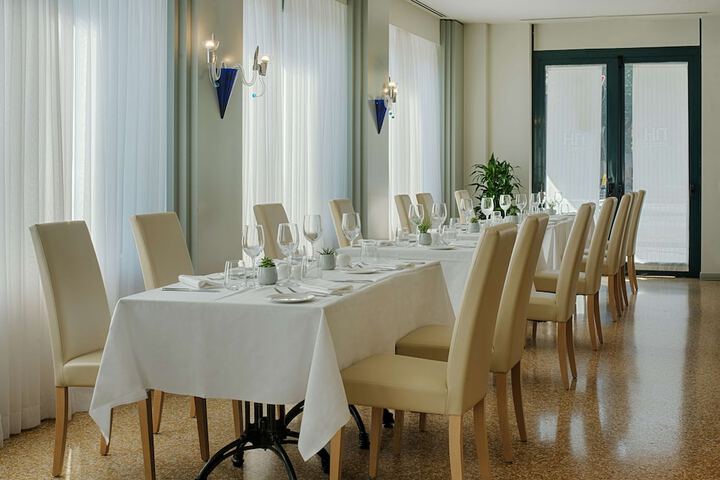 Dining 44 of 59