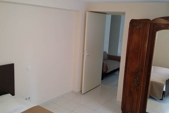 Room 13 of 32