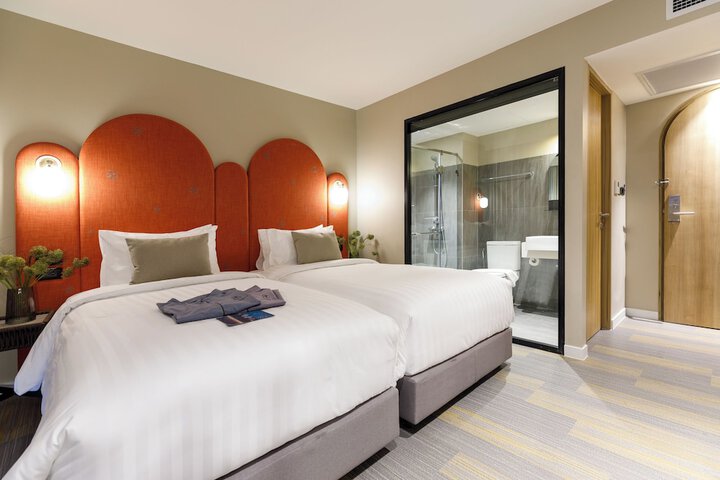 Room 52 of 161