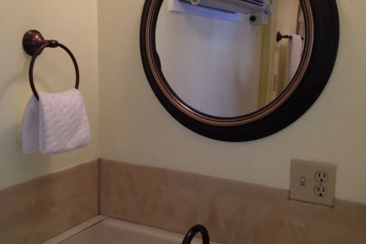 Room 123 of 141