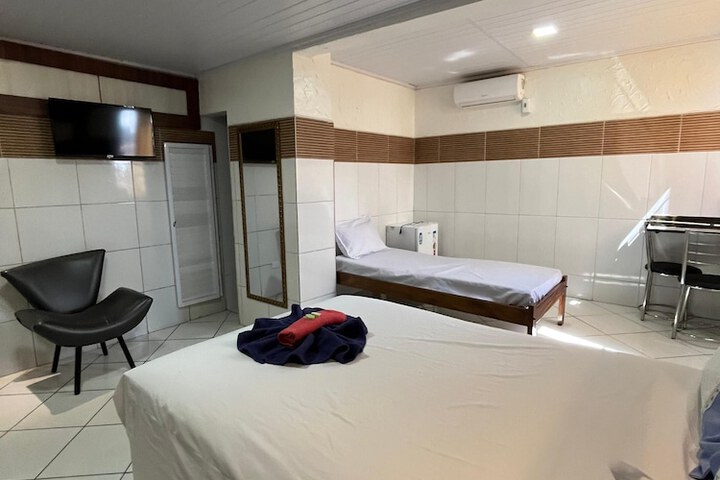 Room 17 of 34
