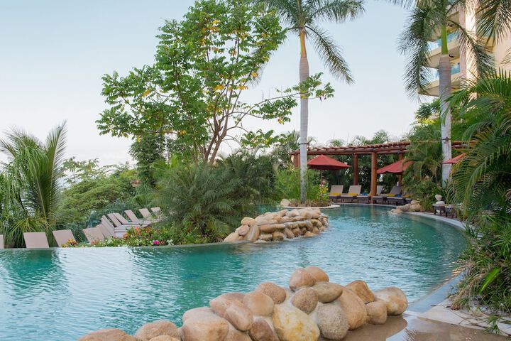 Hotel Pool