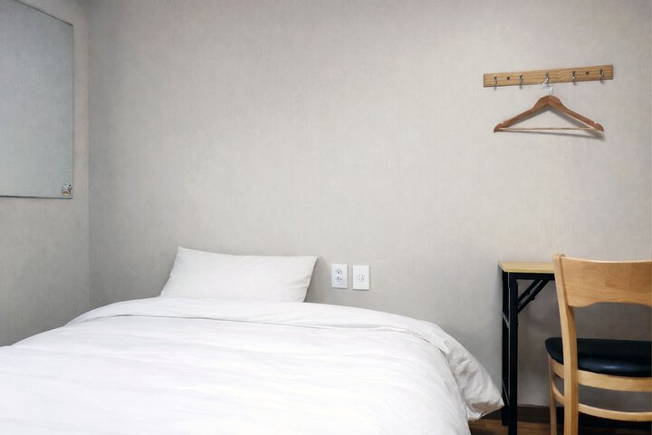 Room 9 of 71