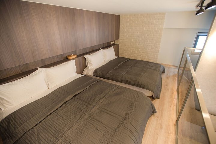 Room 5 of 100