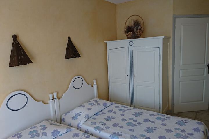 Room 8 of 50