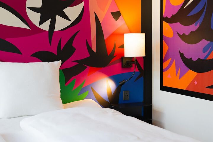 Room 28 of 53