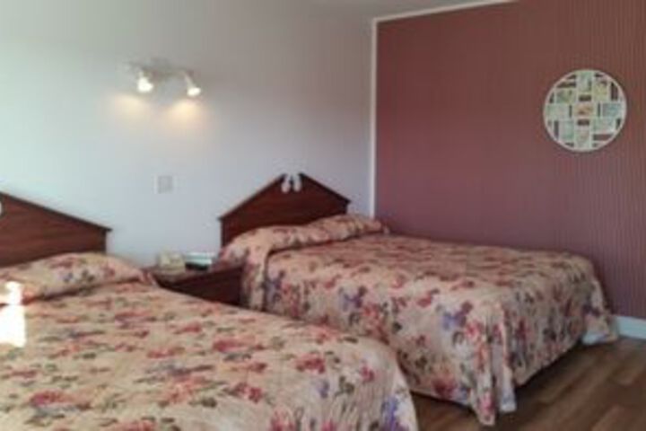 Room 6 of 8