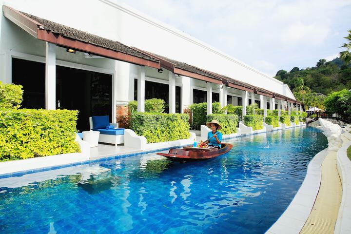 Pool 107 of 166