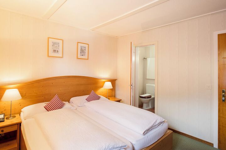 Room 32 of 107