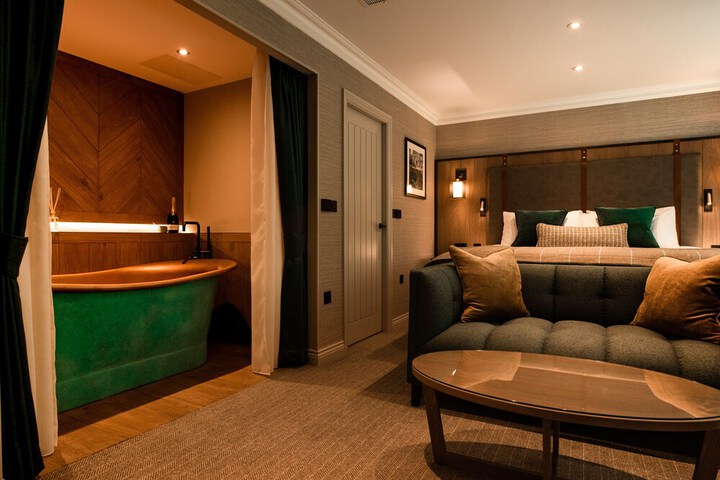 Room 16 of 38