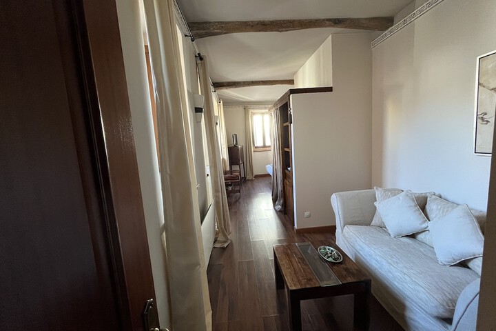 Room 33 of 95