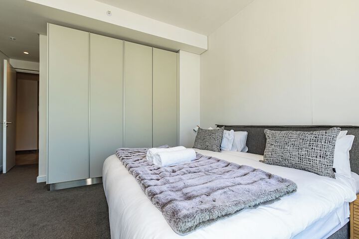Room 2 of 17