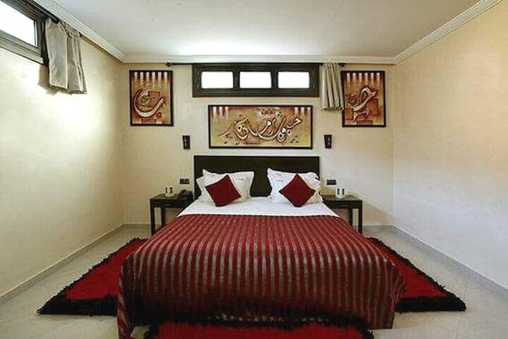 Room 6 of 33