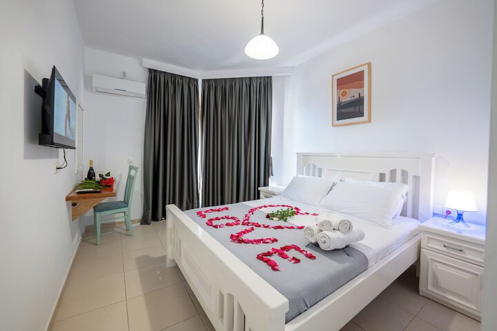 Room 40 of 297