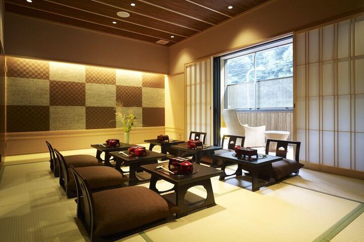 Room 5 of 30