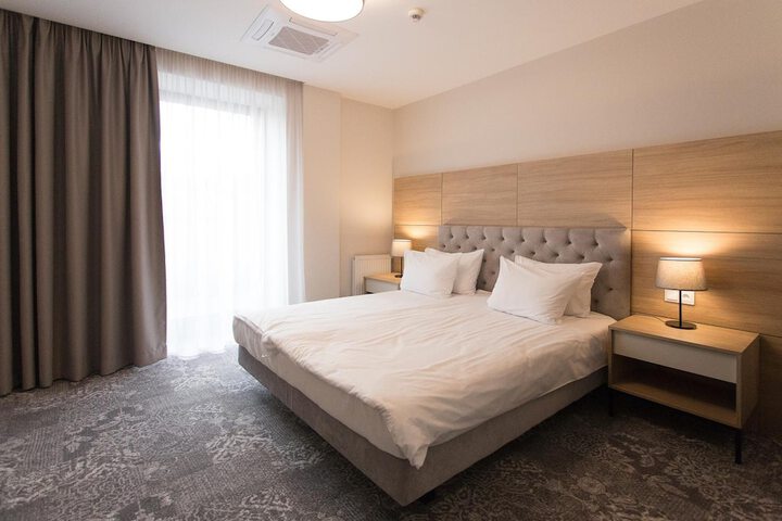 Room 10 of 32