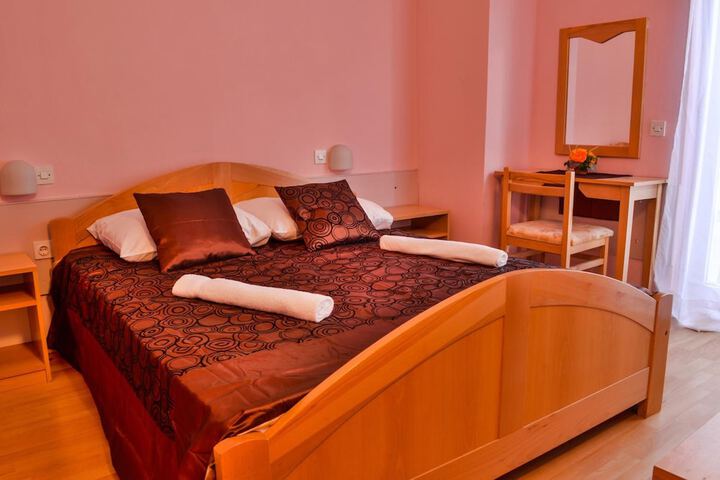 Room 8 of 34