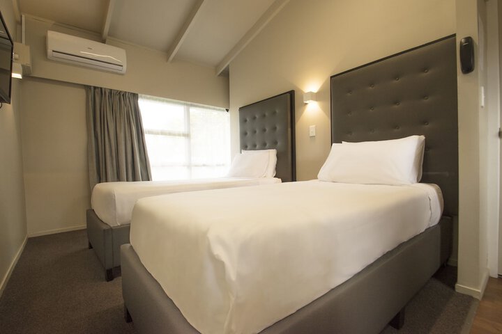 Room 2 of 31