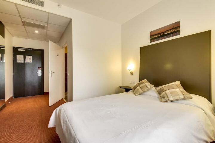 Room 7 of 27