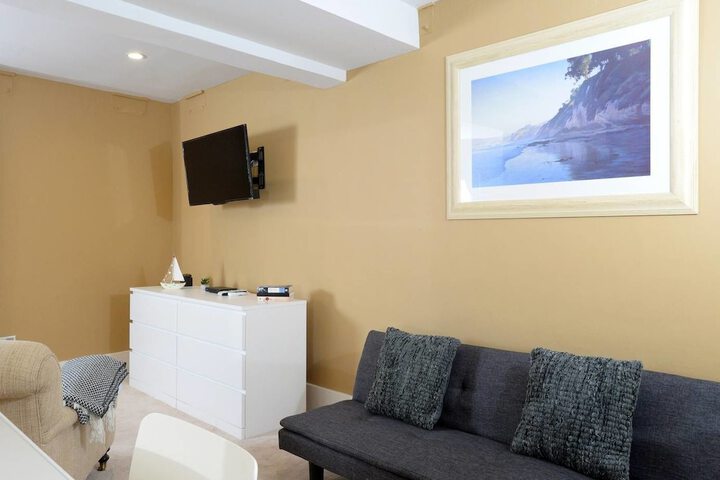Room 12 of 26