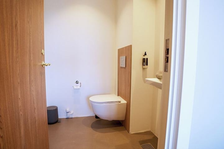 Room 32 of 95