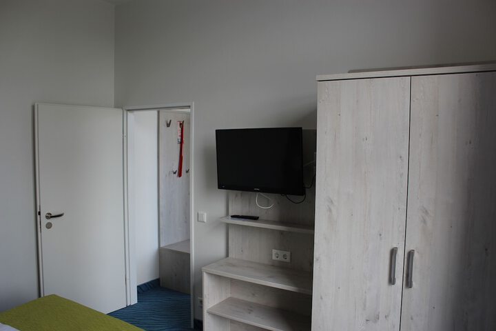 Room 11 of 30