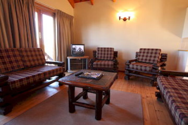 Room 6 of 12