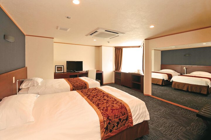 Room 4 of 42
