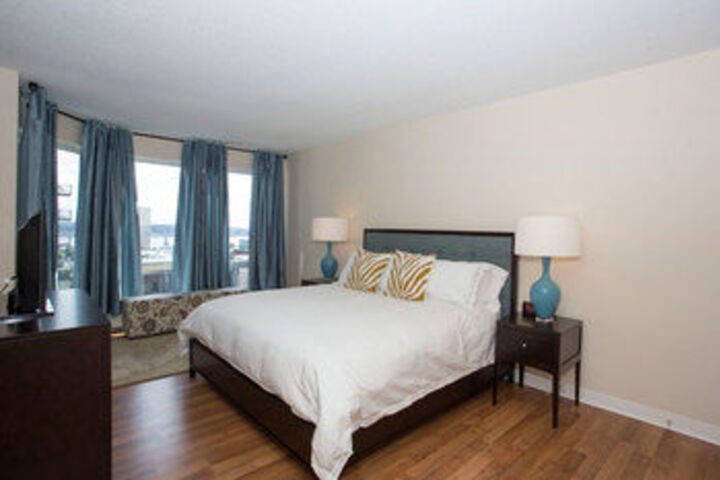 Room 10 of 27