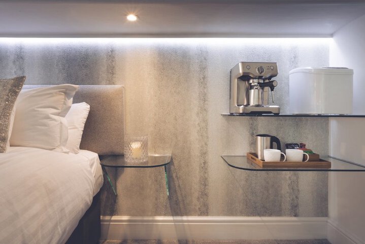Room 14 of 390