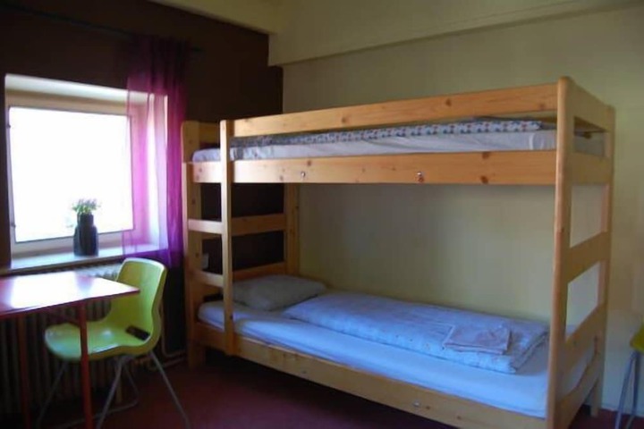 Room 25 of 38