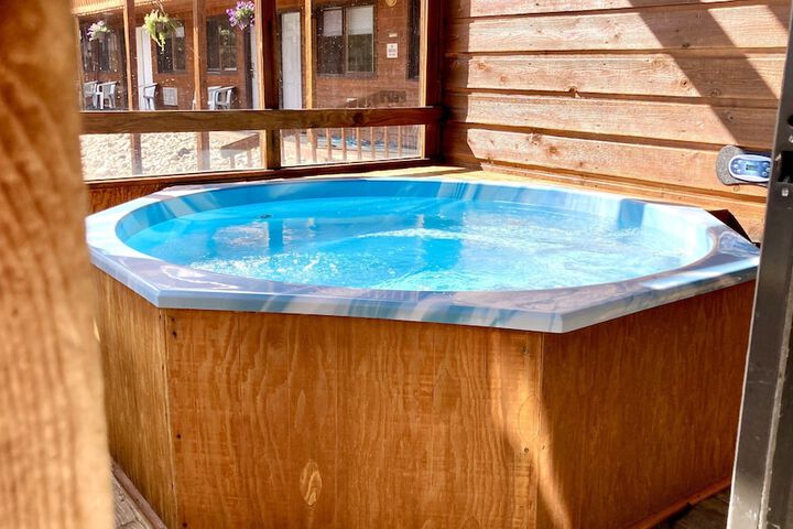 Indoor spa tub