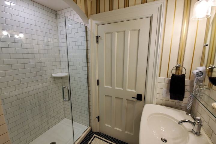 Room 16 of 22
