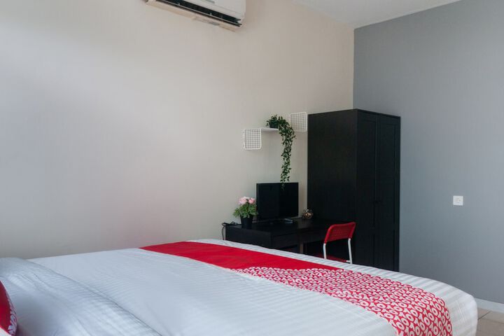 Room 11 of 20