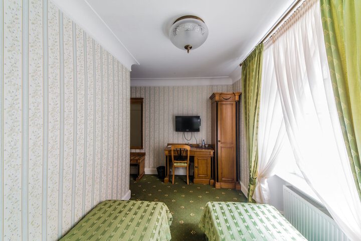 Room 23 of 66