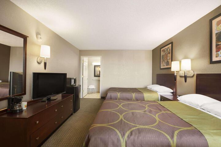 2 Double Beds (7 of 11)