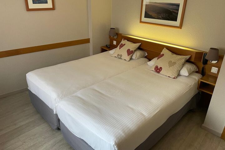 Room 13 of 32