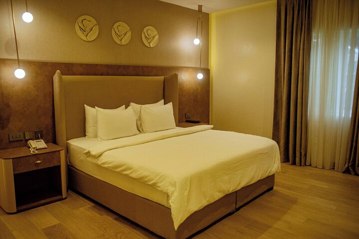 Room 3 of 16