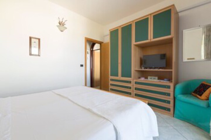 Room 16 of 29