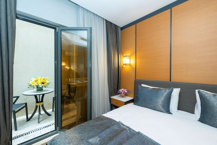 Room 28 of 144