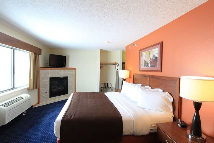 1 King Bed (9 of 19)